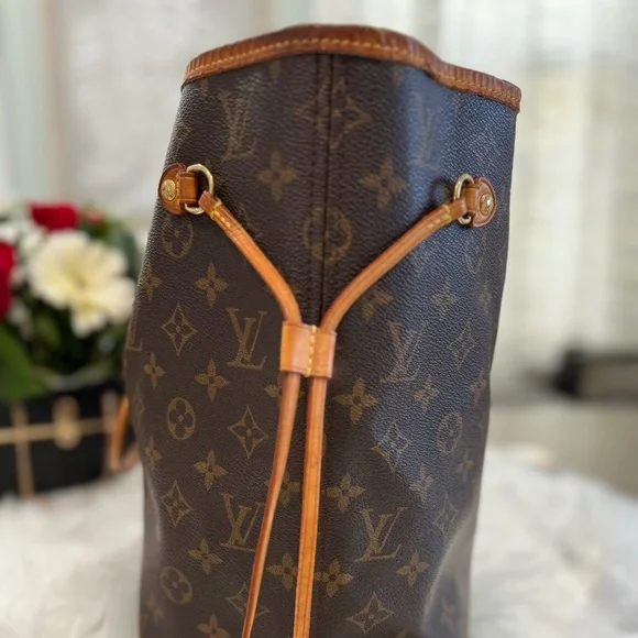 Louis Vuitton Neverfull MM - Picture 4 of 16
